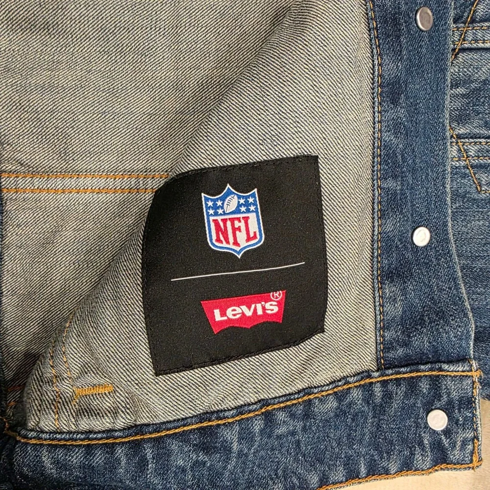 Levi's x NFL 2016 Los Angeles Rams Denim Trucker Jacket Men's Size M Embroidered